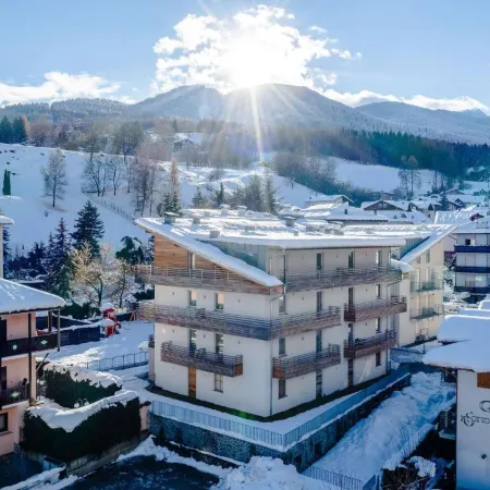 Albergo Dimaro Wellness Hotel Отели в г. Димаро