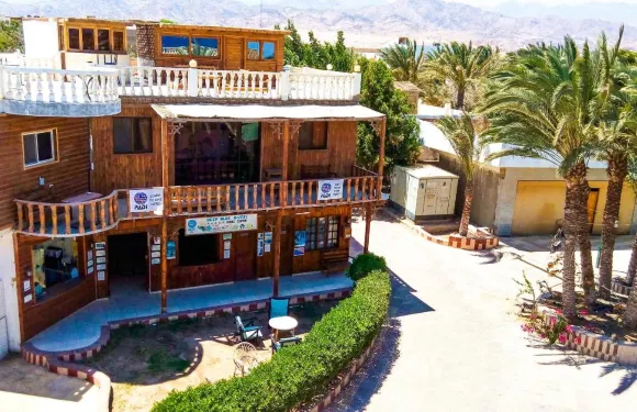 達哈布深海潛水旅舍