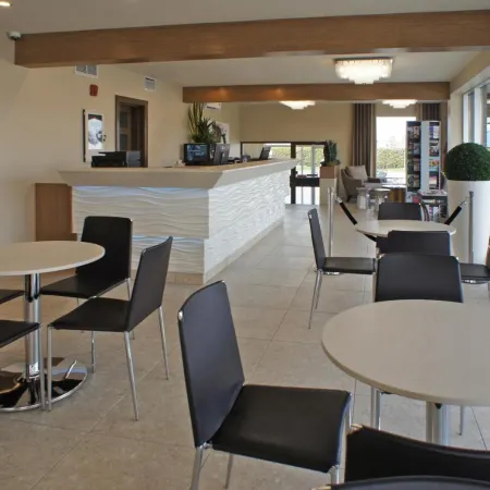 Motel Adam Отели рядом с достопримечательностью «Торговый центр Rideau Mall»