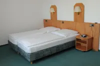 Alter Dorfkrug am Kanal Hotels in Weyhausen