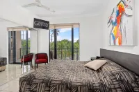 Western Gateway Motel and Apartments - Motels