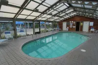 Mariner Resort - Pools