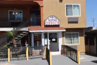 El Dorado Motel - parking