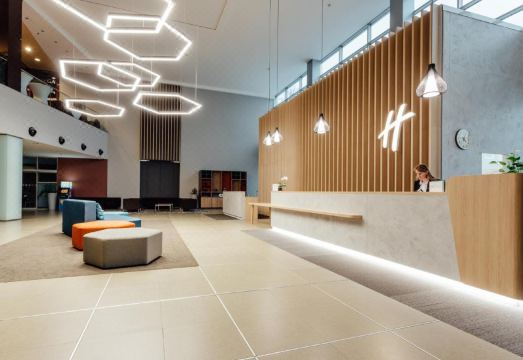 홀리데이 인 질리나