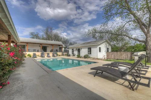 슈베르트 인 스위트 A - 풀, 그릴 - 메인까지 2블록