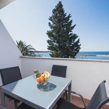Apartments by the Sea Semy