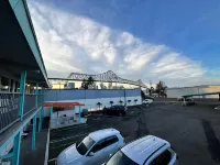 Atomic Motel - parking
