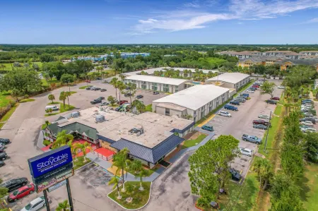 Stayable Kissimmee East Отели рядом с достопримечательностью «Парк Лейкфронт»