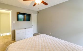 Havelock Home Private Yard, 2 Mi to Cherry Point!