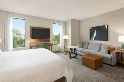 Staybridge Suites Montreal Airport - ST-Laurent by IHG Hotels near Renaissance Friperie DDO