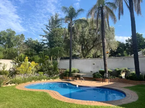 Azinnia Rivonia Guest House - Pensionat