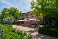 Charos Family Resort - parking