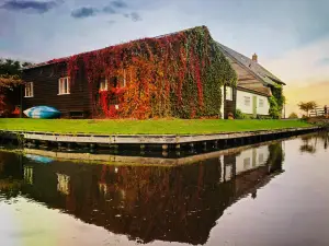 Gieters Gruttertje, Vintage Stay in the Village Centre
