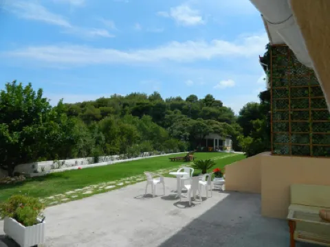 Asteri Studios Отели в г. 