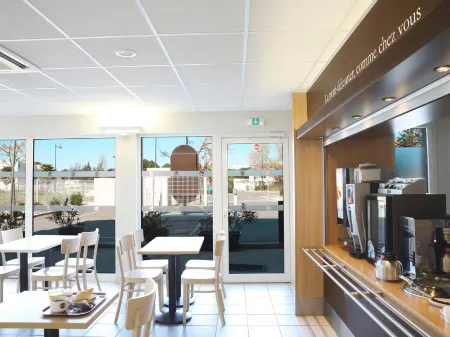 B&B Hotel Marseille Aéroport Saint-Victoret Отели в г. Жиньяк-ла-Нерт