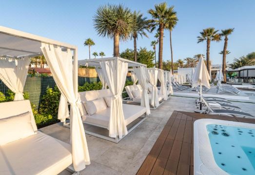 사놈 비치 리조트