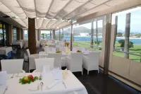 Botel Alcudiamar - Alojamiento Para Navegantes Hotels in Port d'Alcudia