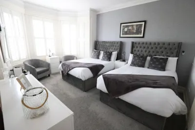 Mandalay Hotels in Колрейн