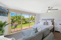 Lakeside Holiday Apartments Merimbula Hotels near Merimbula Air Services