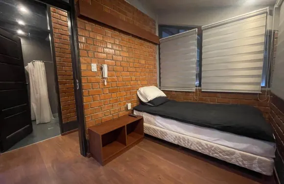 昂克爾烏尤尼旅行膠囊旅館