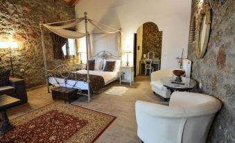 Trikalon Muses Art Suites