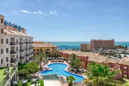 Benalmadena Palace Spa Отели рядом с достопримечательностью «Памятник Коломаресу»