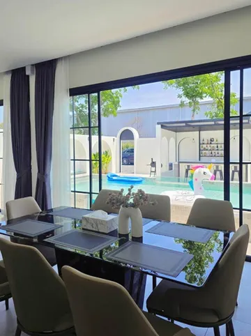 รูปภาพของนิยาม พูลวิลล่า