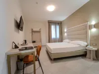 โรงแรมโดนาเทลโลมอเดนา โรงแรมในโมเดน่า
