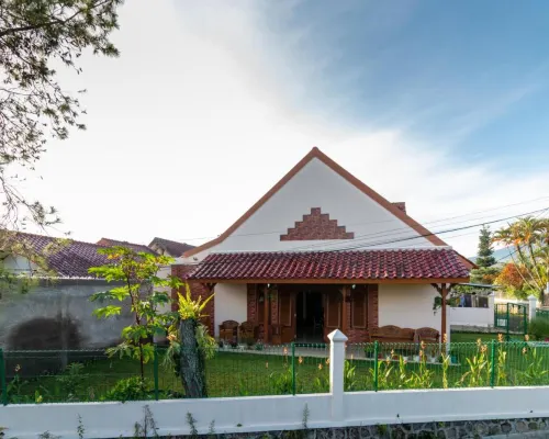 Belgareti Modern Ethnic House Cipanas Puncak Hoteles en Pacet
