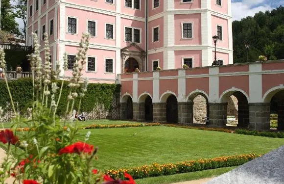 哈昂迪巴斯塔酒店