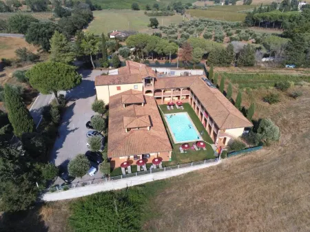 Hotel Ristorante le Querciolaie dei Ricci Отели рядом с достопримечательностью «La Feniglia»