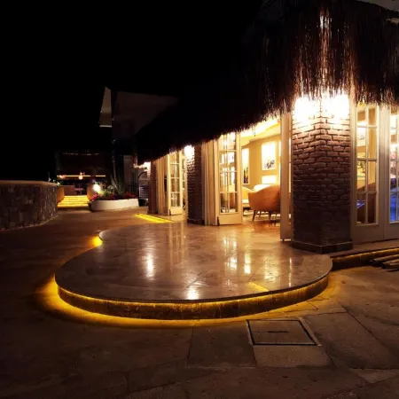 Pinehill Hotel & Suites
