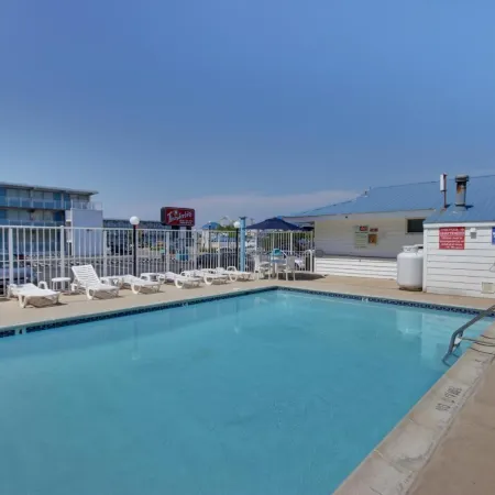 Thunderbird Beach Motel