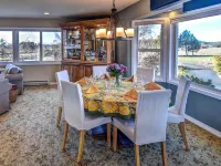 Trumpeter Inn فنادق في فرايدي هاربور