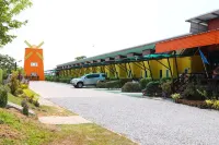 The Moonlight Resort Hotels in Ban Chang