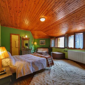 To Balkoni Tis Agorianis