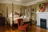 Morgan and Wells Bed and Breakfast Hotels near Strings Attached