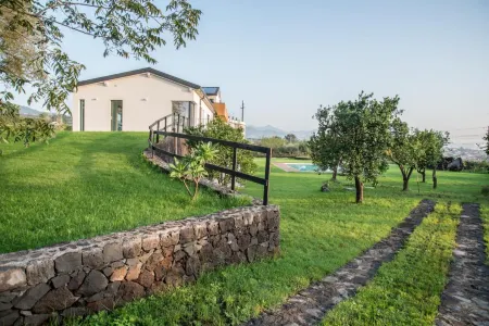 Agro Sicily Отели рядом с достопримечательностью «Jaanta bi Village»