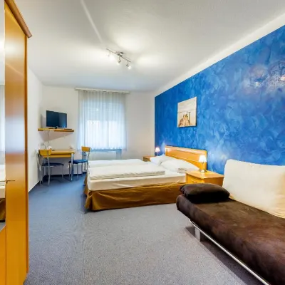 Gasthof Alte Post Hotels in der Nähe von adidas Pitch