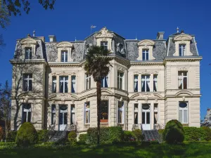 洛爾河的康特斯夫人城堡及溫泉