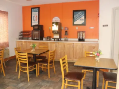 Howard Johnson by Wyndham Tifton GA I-75 Hotels in Tift County