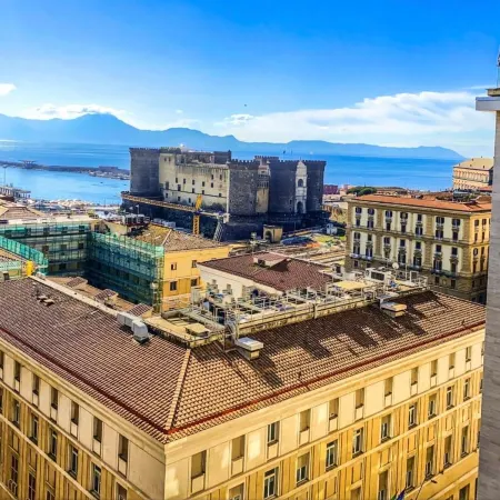 Silia House Napoli Centro Отели рядом с достопримечательностью «Порт Моло-Беверелло»