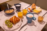 Au Pacific Hotel Hotels near Ile des Cygnes (Isle of the Swans)