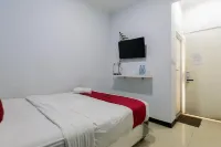 RedDoorz @ Garden Boulevard Citra Raya Tangerang Hôtels à : Cikupa