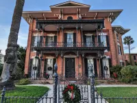 The 1890 Freeman House Hotels near 1859 Ashton Villa