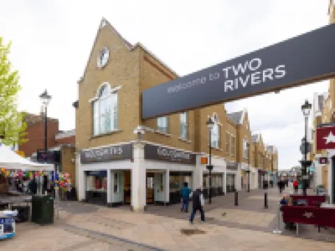 Charles Hope Staines Centre Hotel a Staines