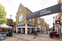 Charles Hope Staines Centre Hotels in Staines