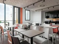 Home and CoLiving Pamplona Hotels near UPNA