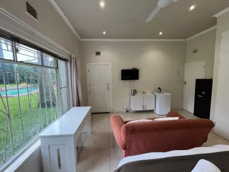 The Guest House Pongola Отели в г. Zululand DC