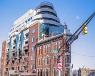 CozySuites the Block Skybridge Access Hotel a 
